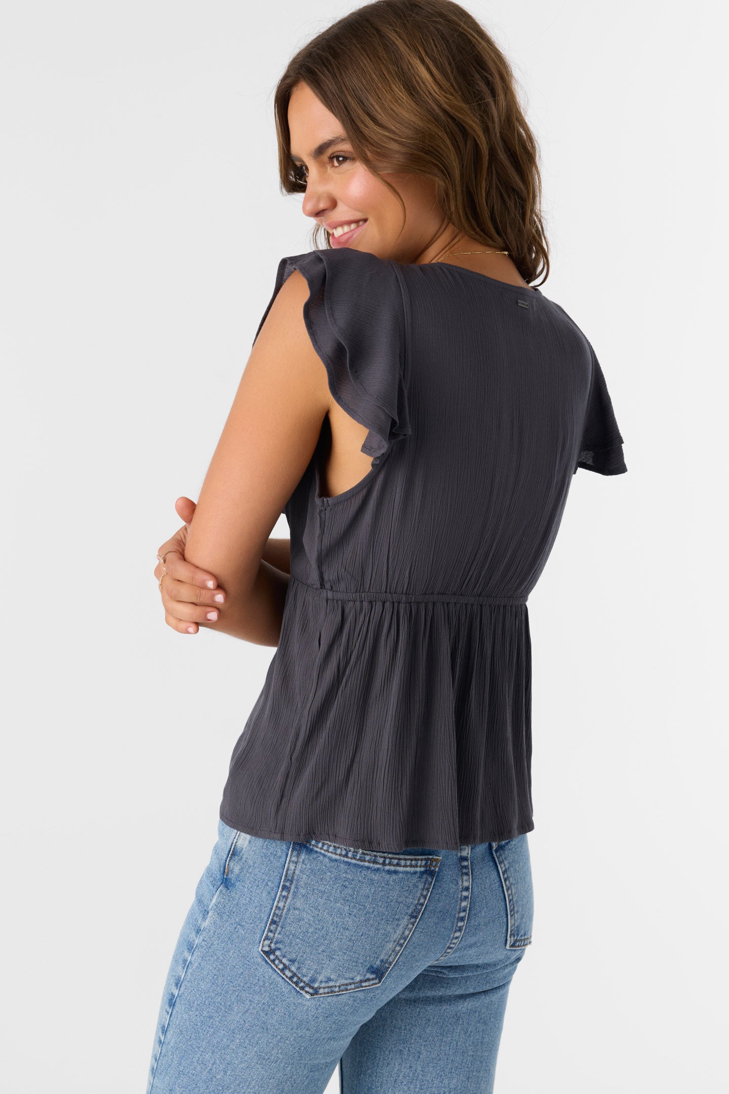 DEJI SOLID FLUTTER SLEEVE TOP