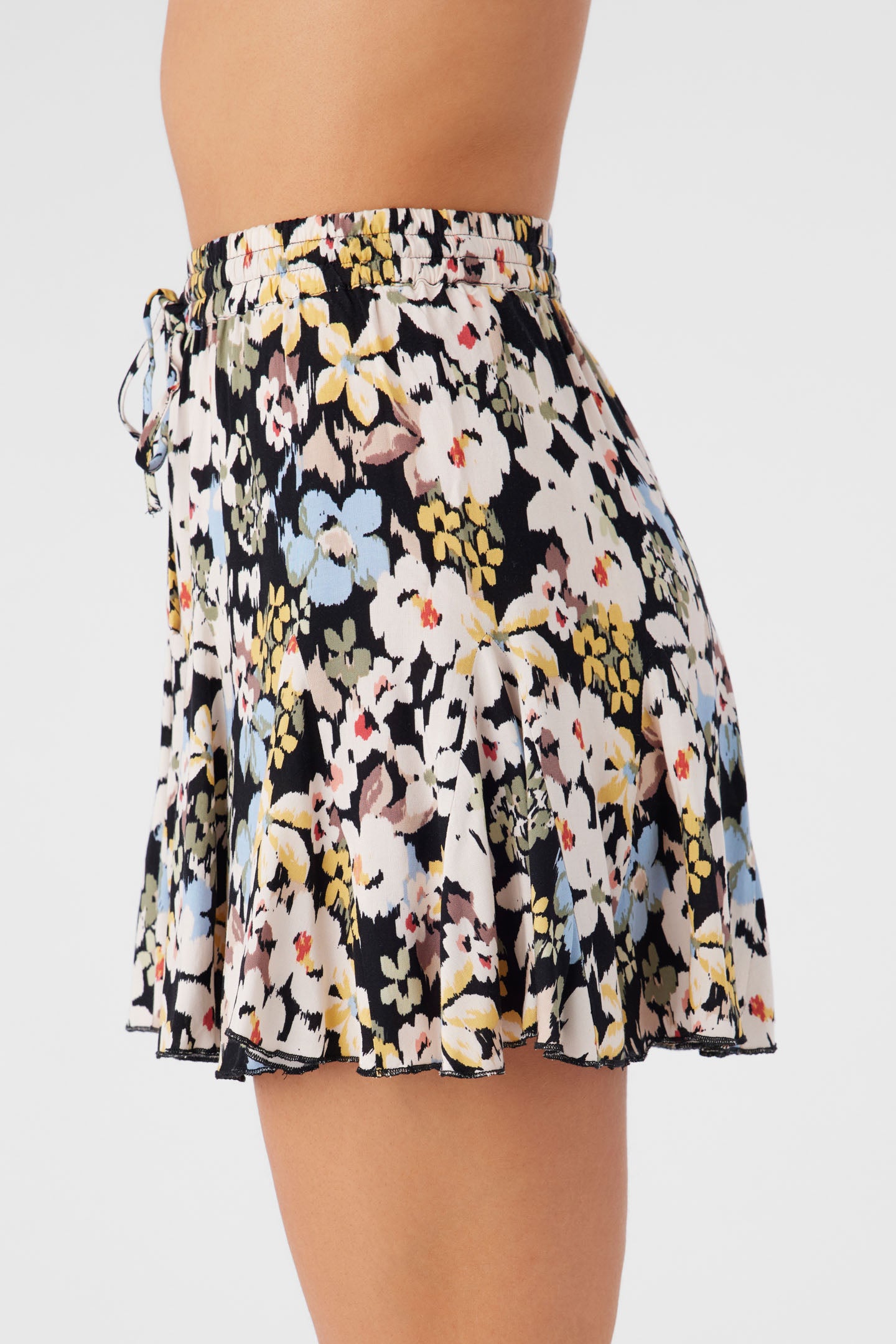 BENNIE CAMDEN FLORAL FLOWY SHORTS