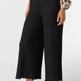 Bridgette Textured Knit Pull-On Cropped Pants