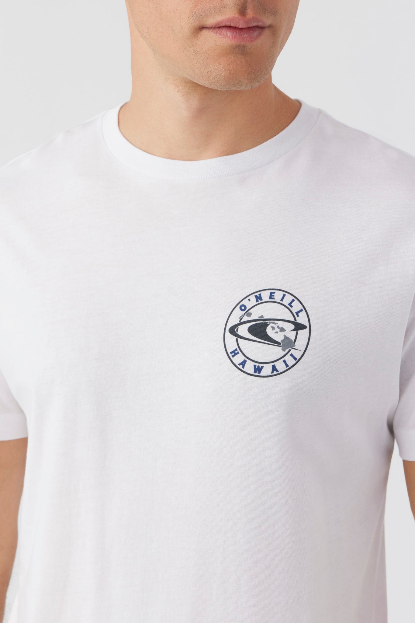 White 'V-Emblem Chain' t-shirt