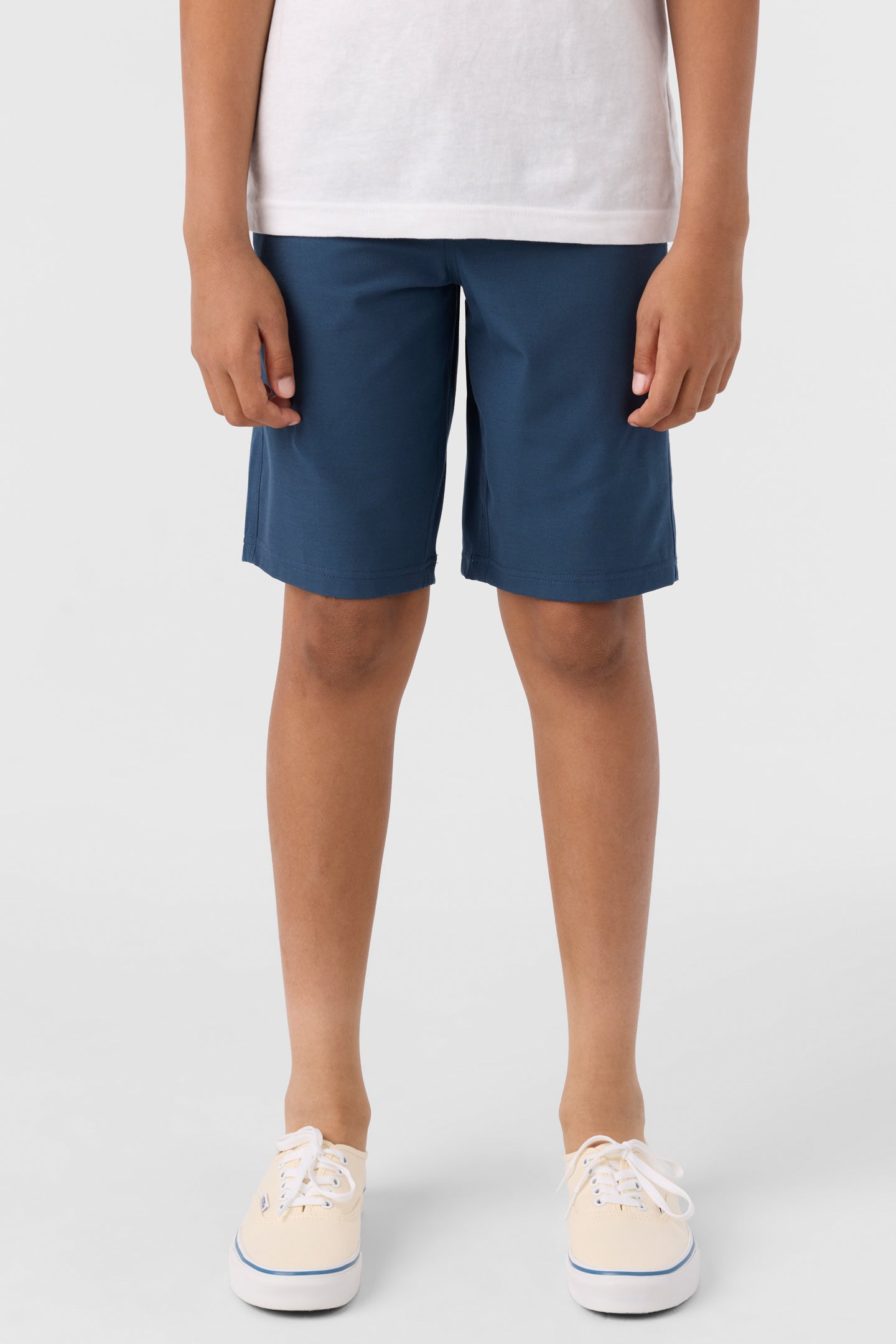 BOY'S RESERVE LIGHT CHECK 18" HYBRID SHORTS