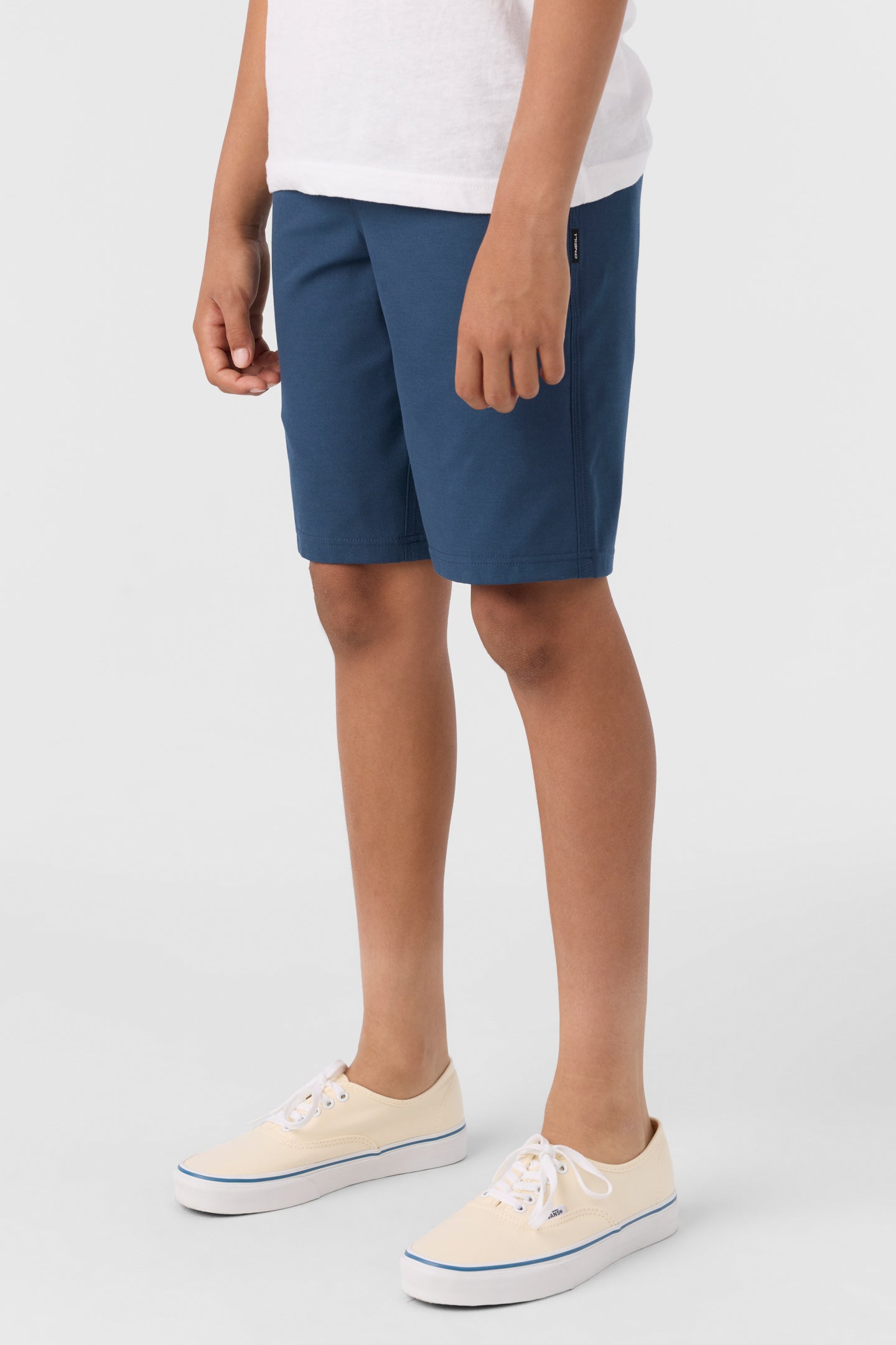 BOY'S RESERVE LIGHT CHECK 18" HYBRID SHORTS