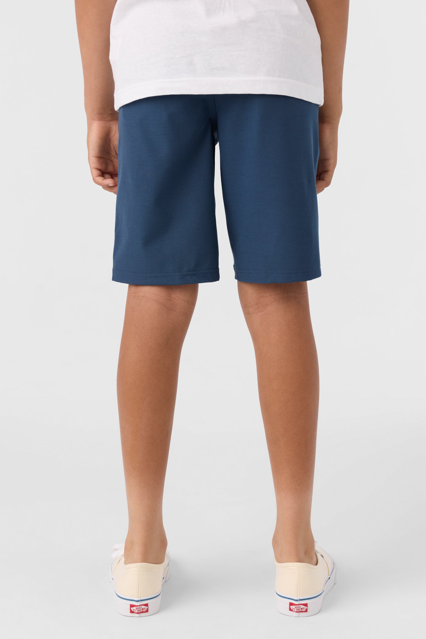 BOY'S RESERVE LIGHT CHECK 18" HYBRID SHORTS