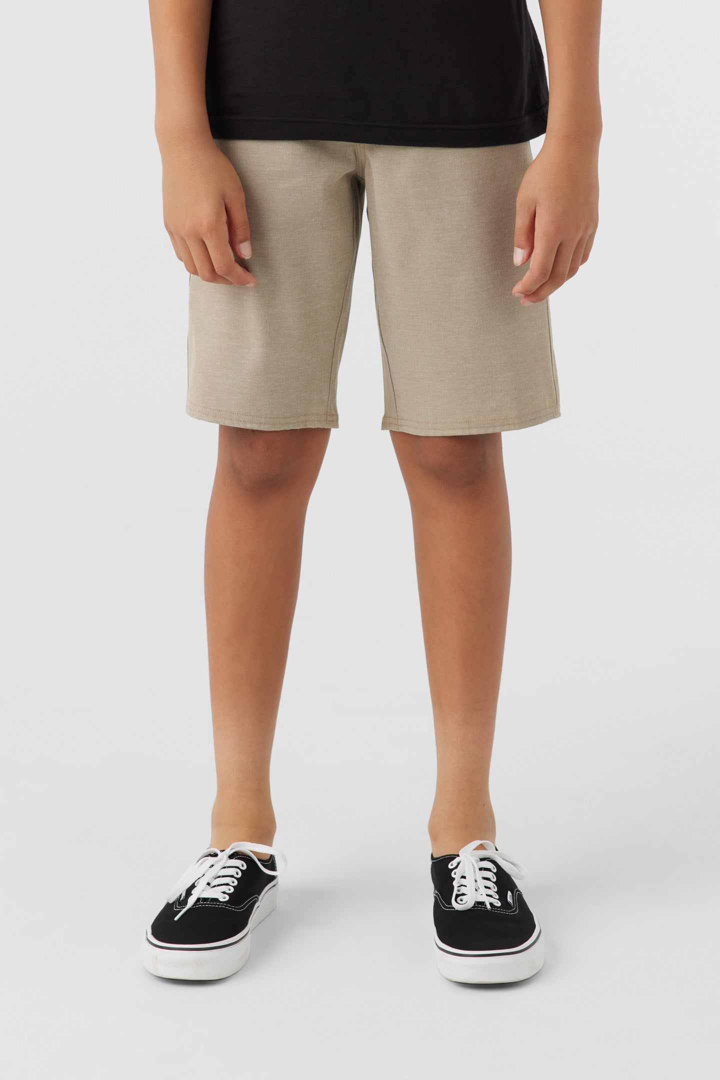 BOY'S RESERVE LIGHT CHECK 18" HYBRID SHORTS