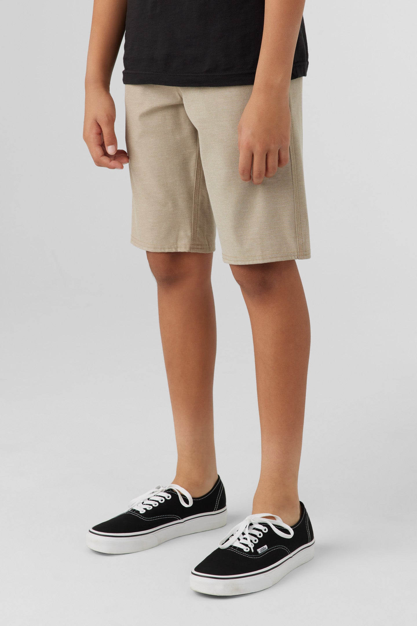 BOY'S RESERVE LIGHT CHECK 18" HYBRID SHORTS