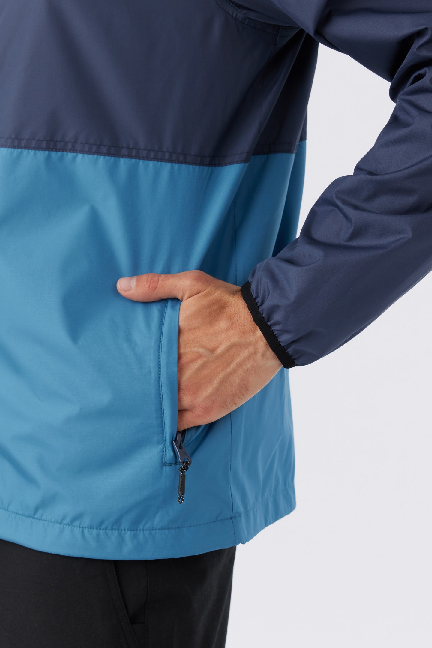 NOMADIC WINDBREAKER