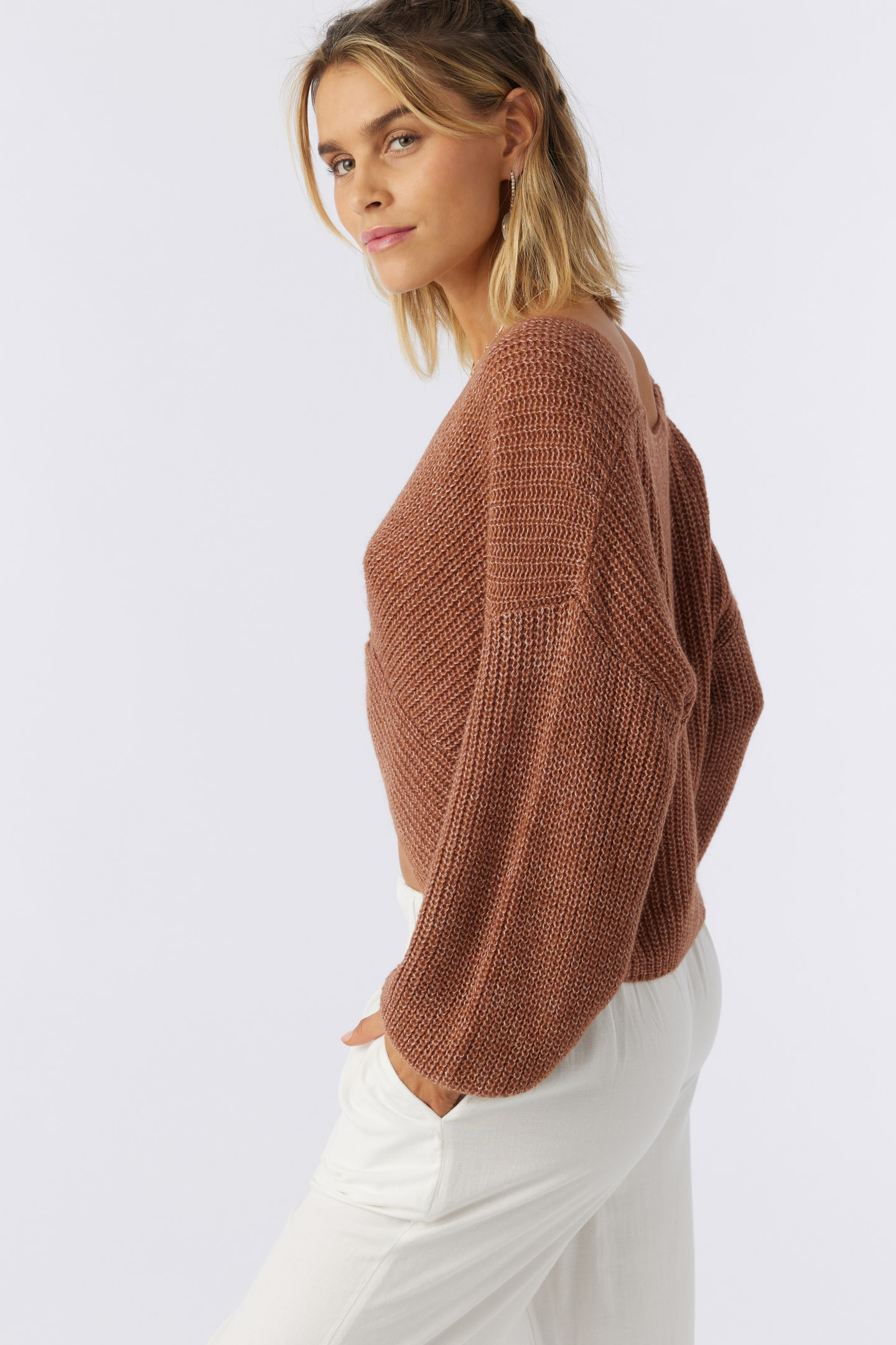 HILLSIDE TWIST FRONT REVO SWEATER