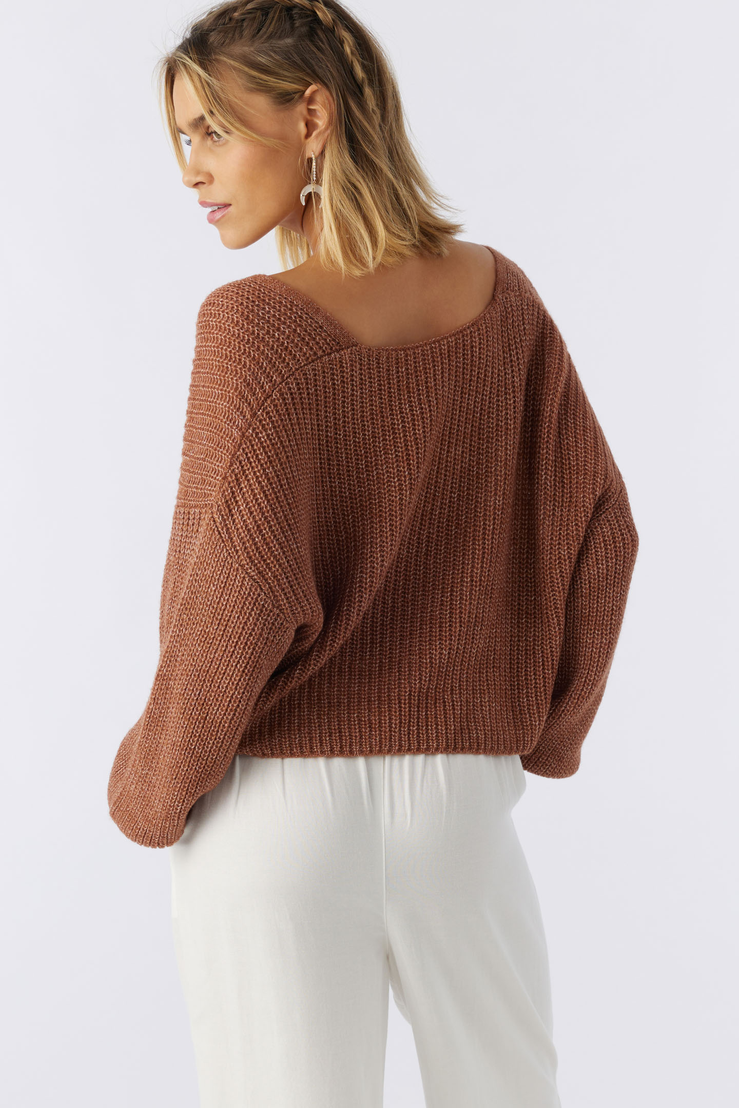 HILLSIDE TWIST FRONT REVO SWEATER