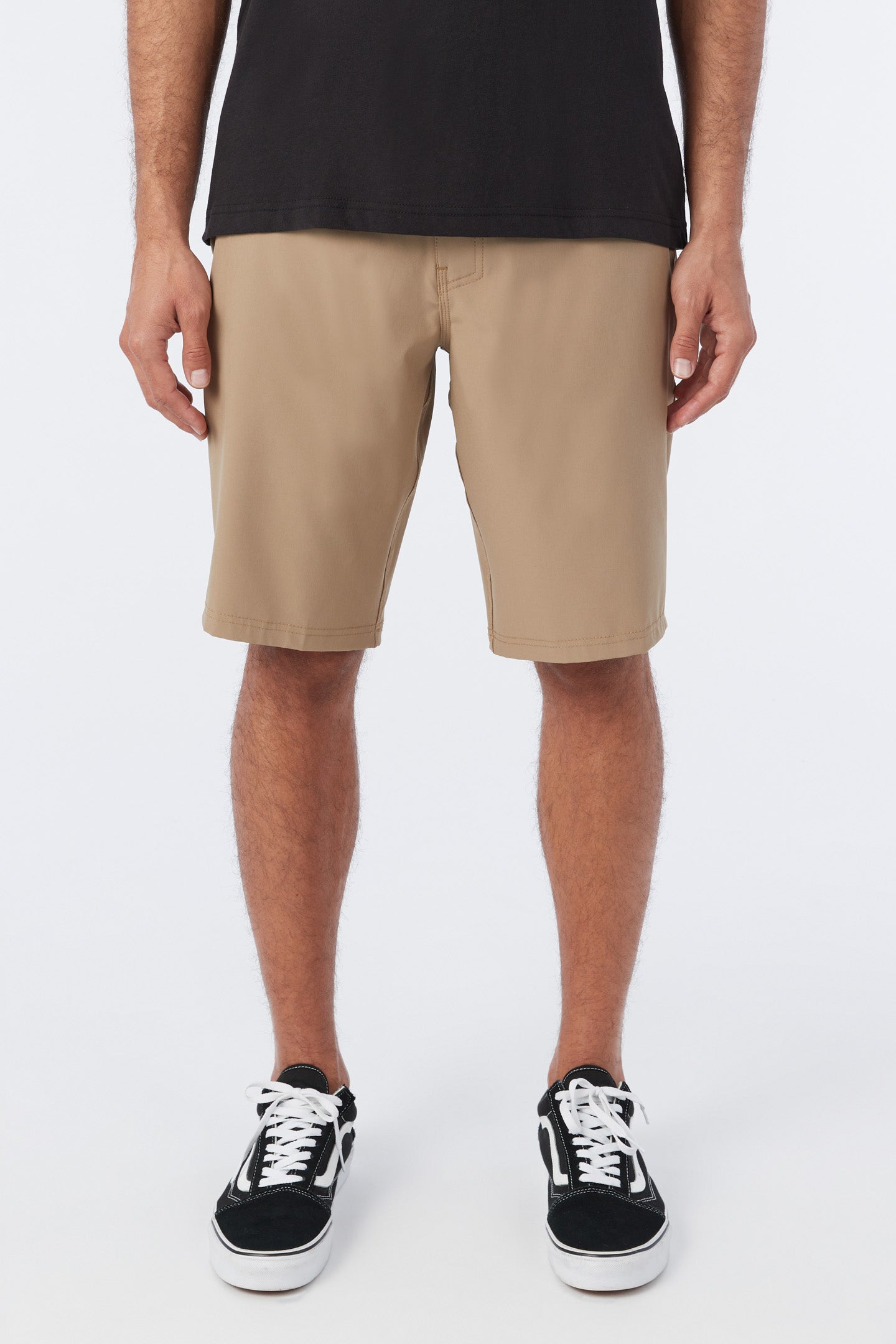 RESERVE SOLID 21" HYBRID SHORTS