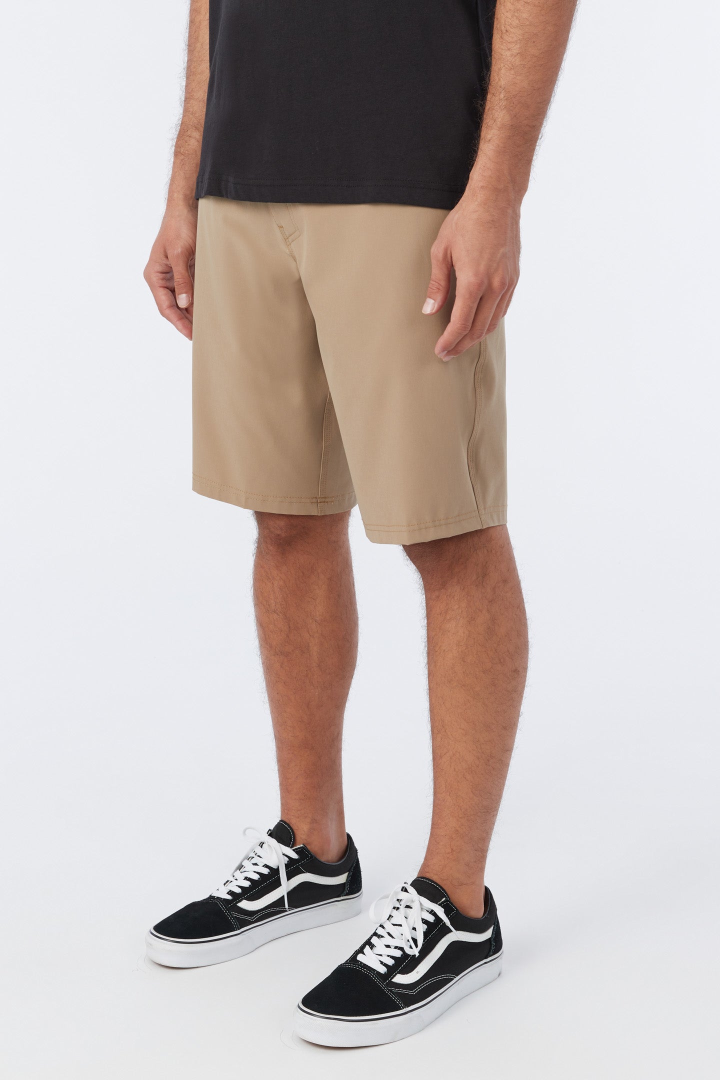 RESERVE SOLID 21" HYBRID SHORTS