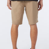 Reserve Solid 21" Hybrid Shorts