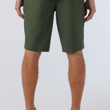 Reserve Solid 21" Hybrid Shorts